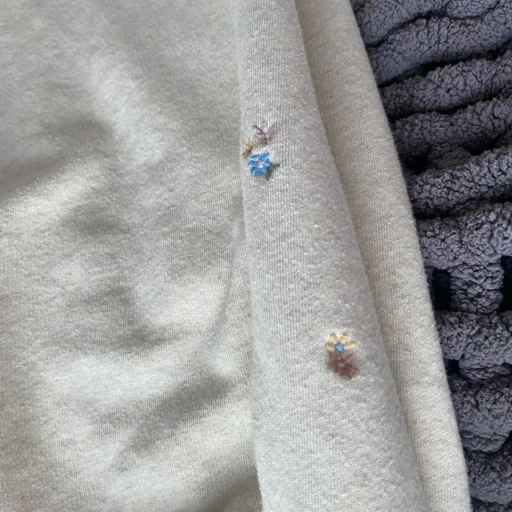 ‼️SOLD‼️set of two - American Eagle Floral detail sweat suit - Picture 5 of 5